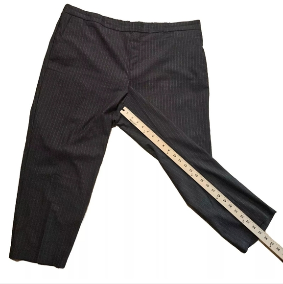 Old Navy Size 20 Gray Pinstripe Dress Slacks Pants Elastic Waist Pockets - Picture 4 of 6